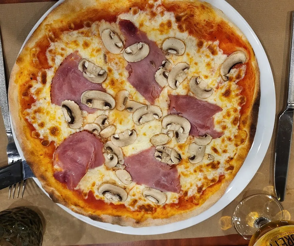 Pizza Funghi Prosciutto